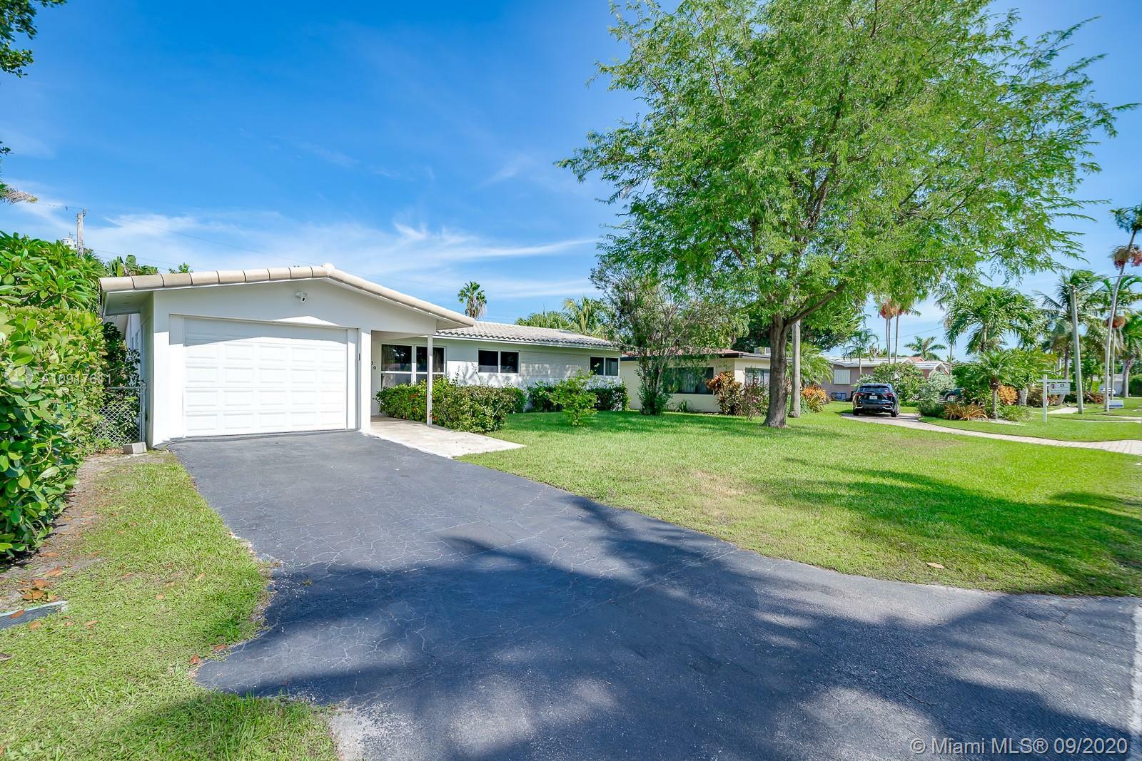 Property Photo:  919 S 13th Ave  FL 33019 