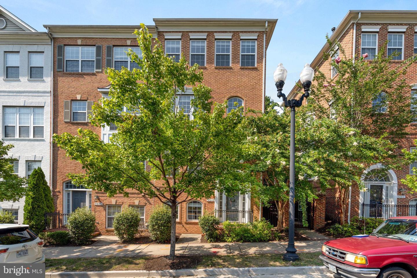 Property Photo: 4049 Columbia Pike VA 22204