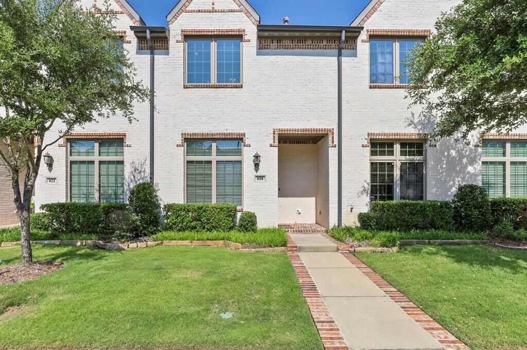 Property Photo: 818 Milton Way TX 75019