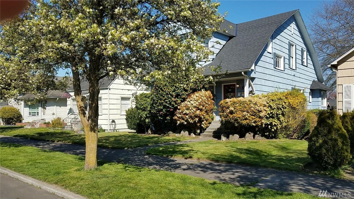 Property Photo:  2023 Colby Ave  WA 98201 