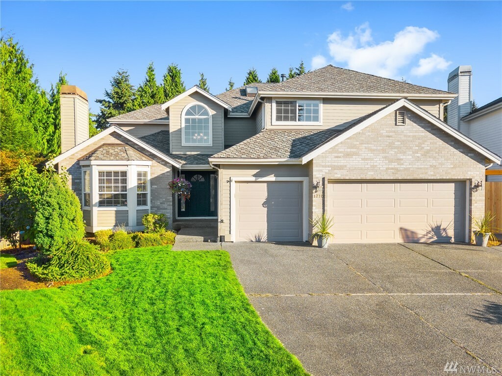Property Photo:  1710 Ilwaco Ave NE  WA 98059 