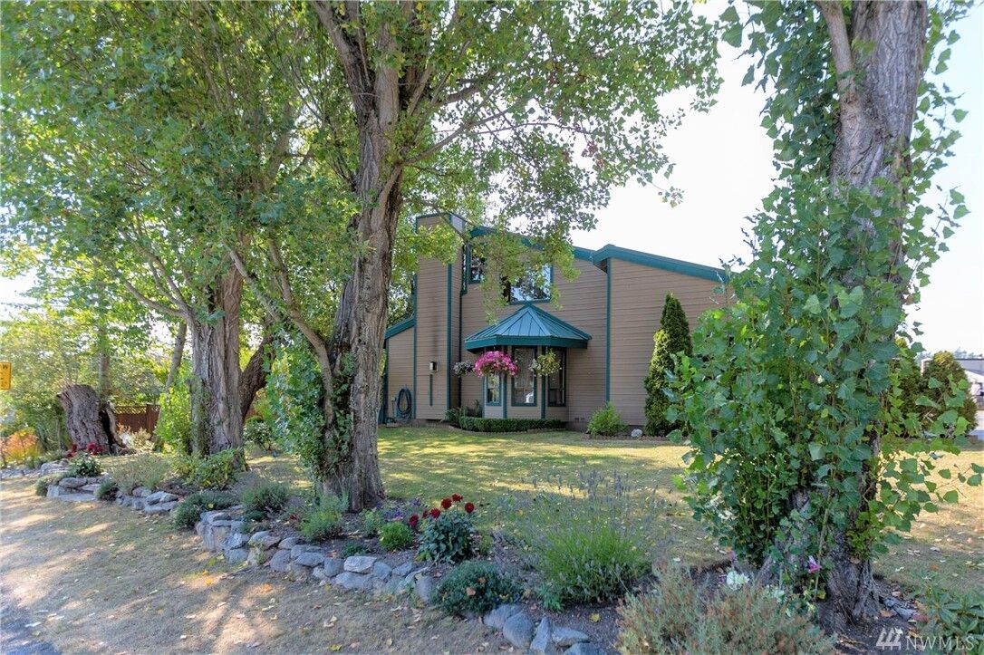 Property Photo: 515 Hemlock WA 98250