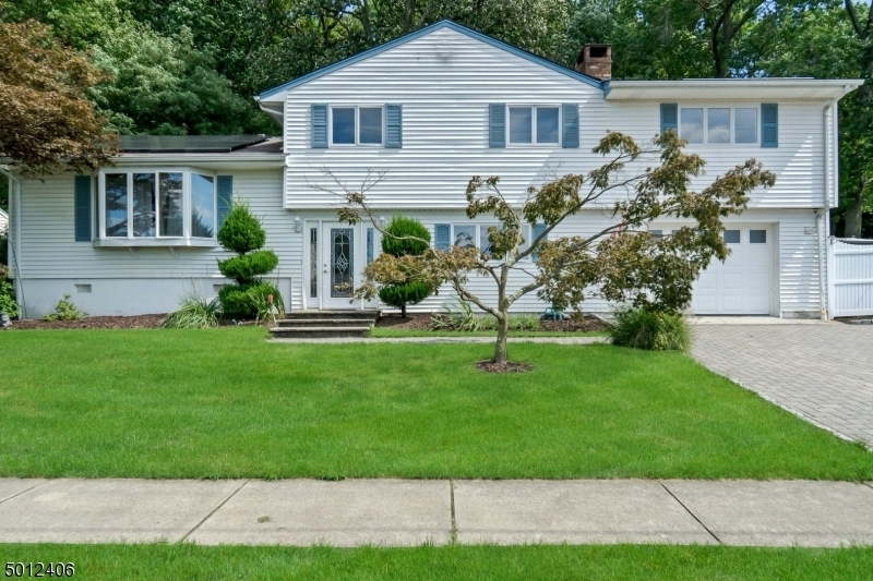 Property Photo:  189 Winifred Dr  NJ 07512 