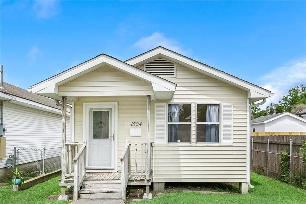 Property Photo: 1504 Avenue B Avenue LA 70072