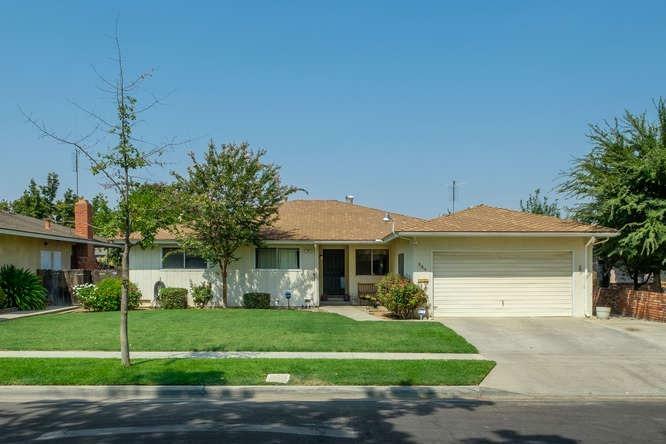 Property Photo:  684 E Escalon Avenue  CA 93710 