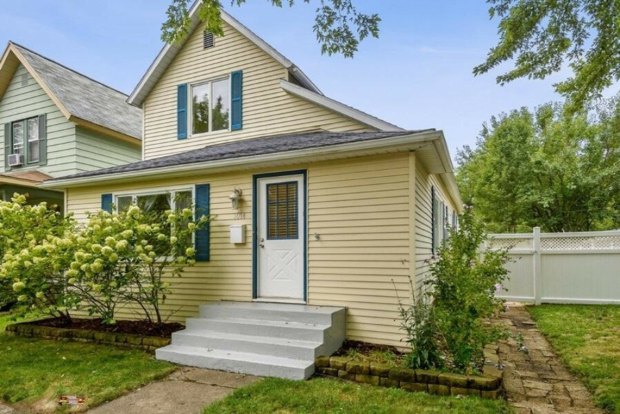 Property Photo:  1014 Michigan Avenue  MI 49085 