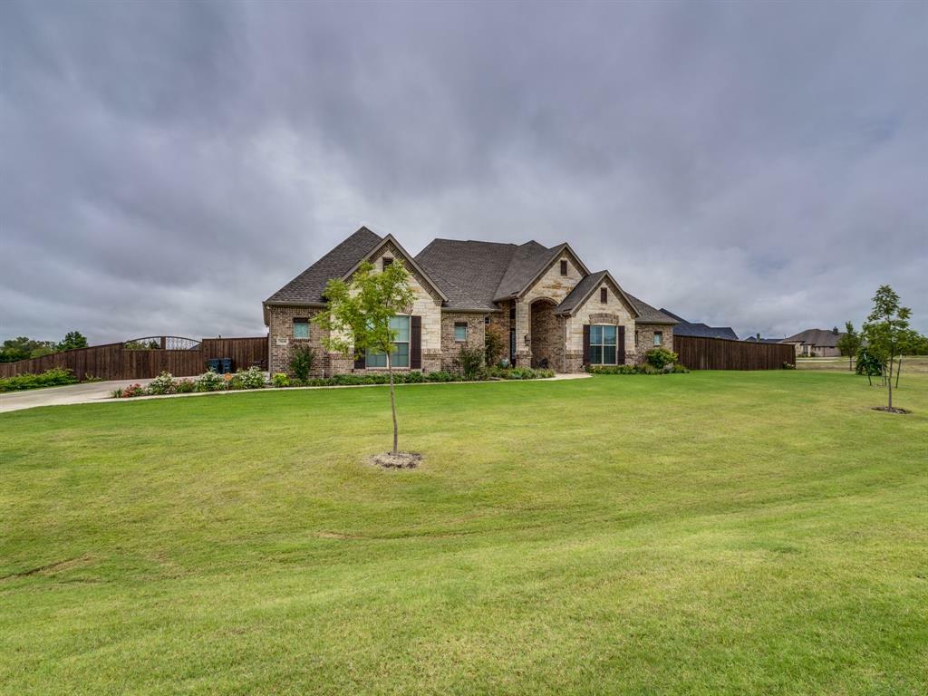 Property Photo:  7030 Dillon Circle  TX 76065 