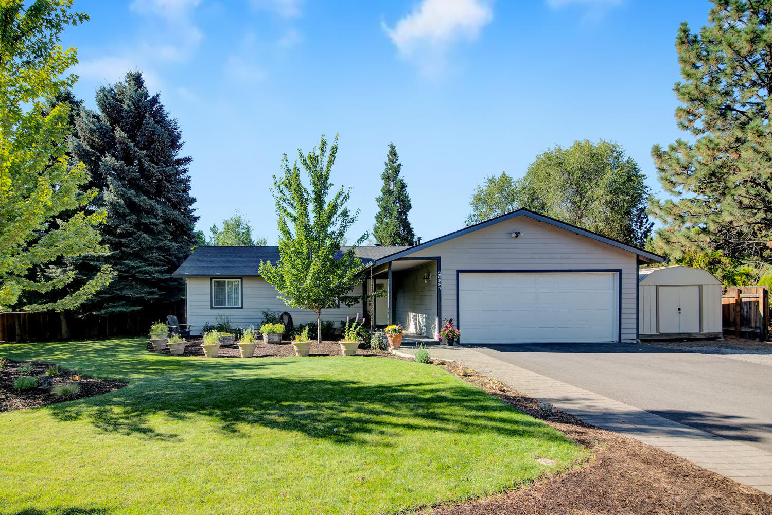 Property Photo: 20587 Shaniko Lane OR 97701