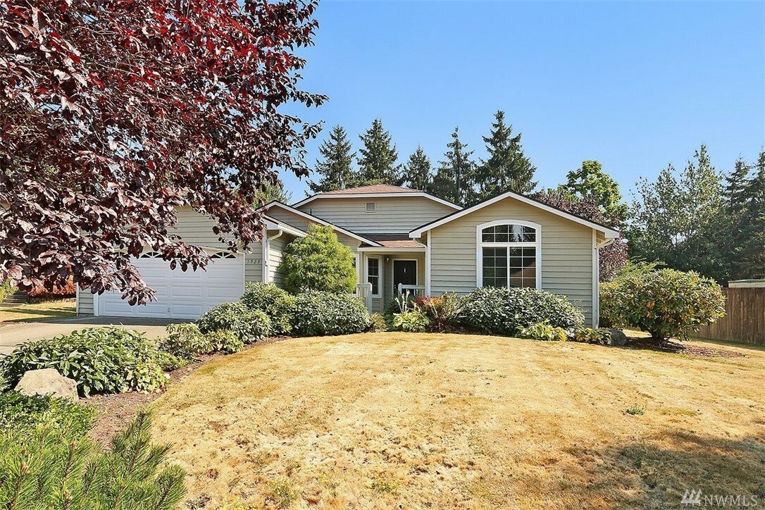 Property Photo:  5525 148th St SE  WA 98208 