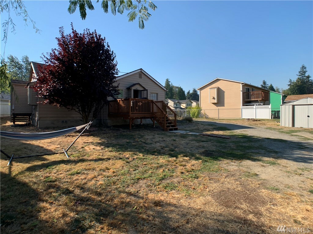 Property Photo:  1204 S 207th St  WA 98198 