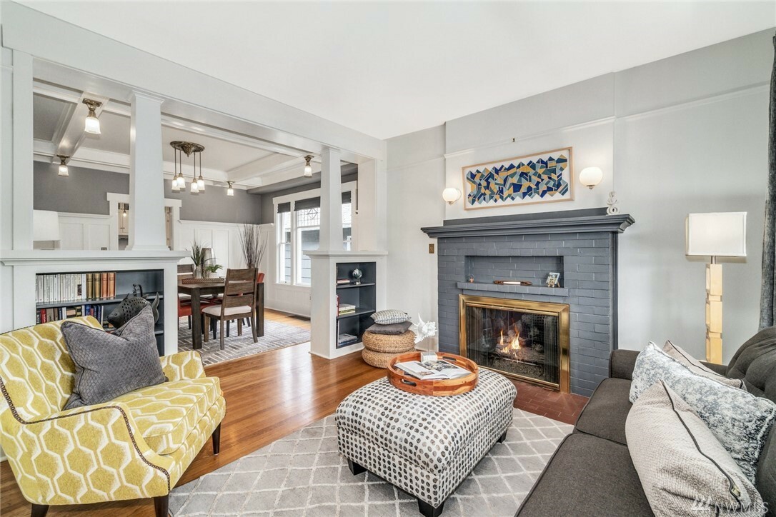 Property Photo: 410 W McGraw St WA 98119