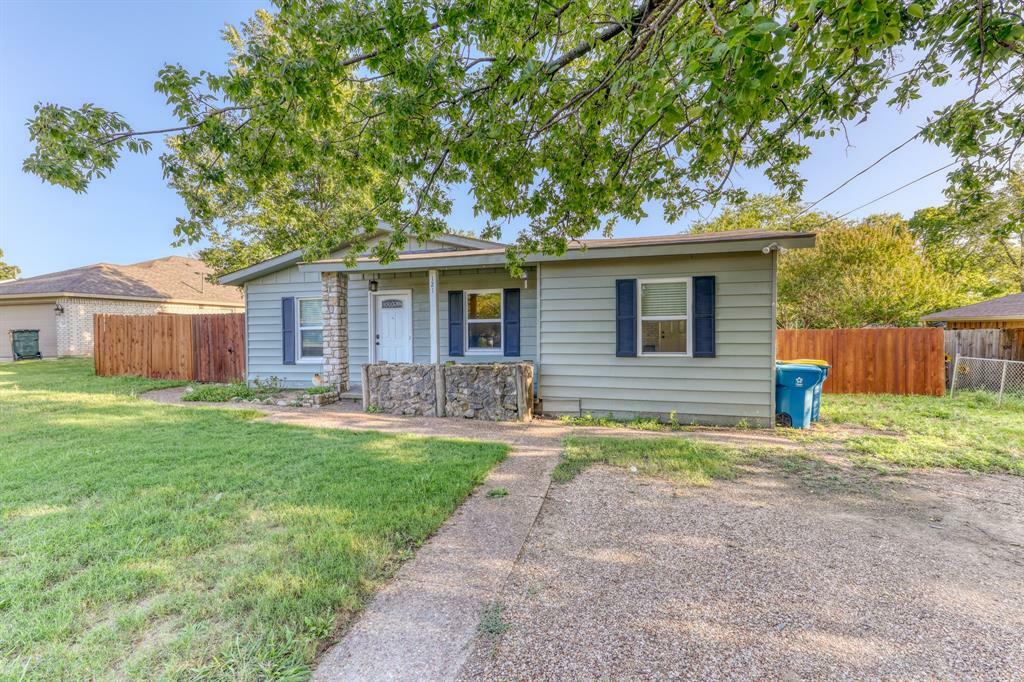 Property Photo:  121 James Street  TX 76008 