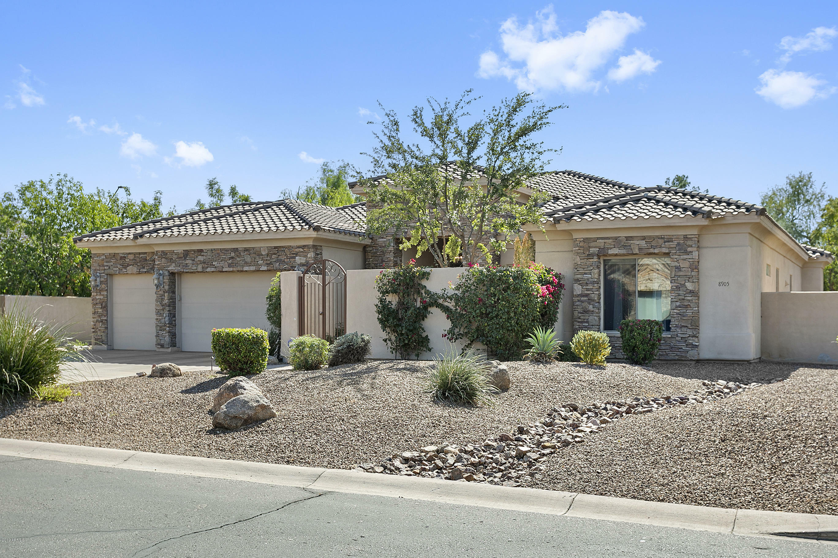 Property Photo: 8905 E Wethersfield Road AZ 85260