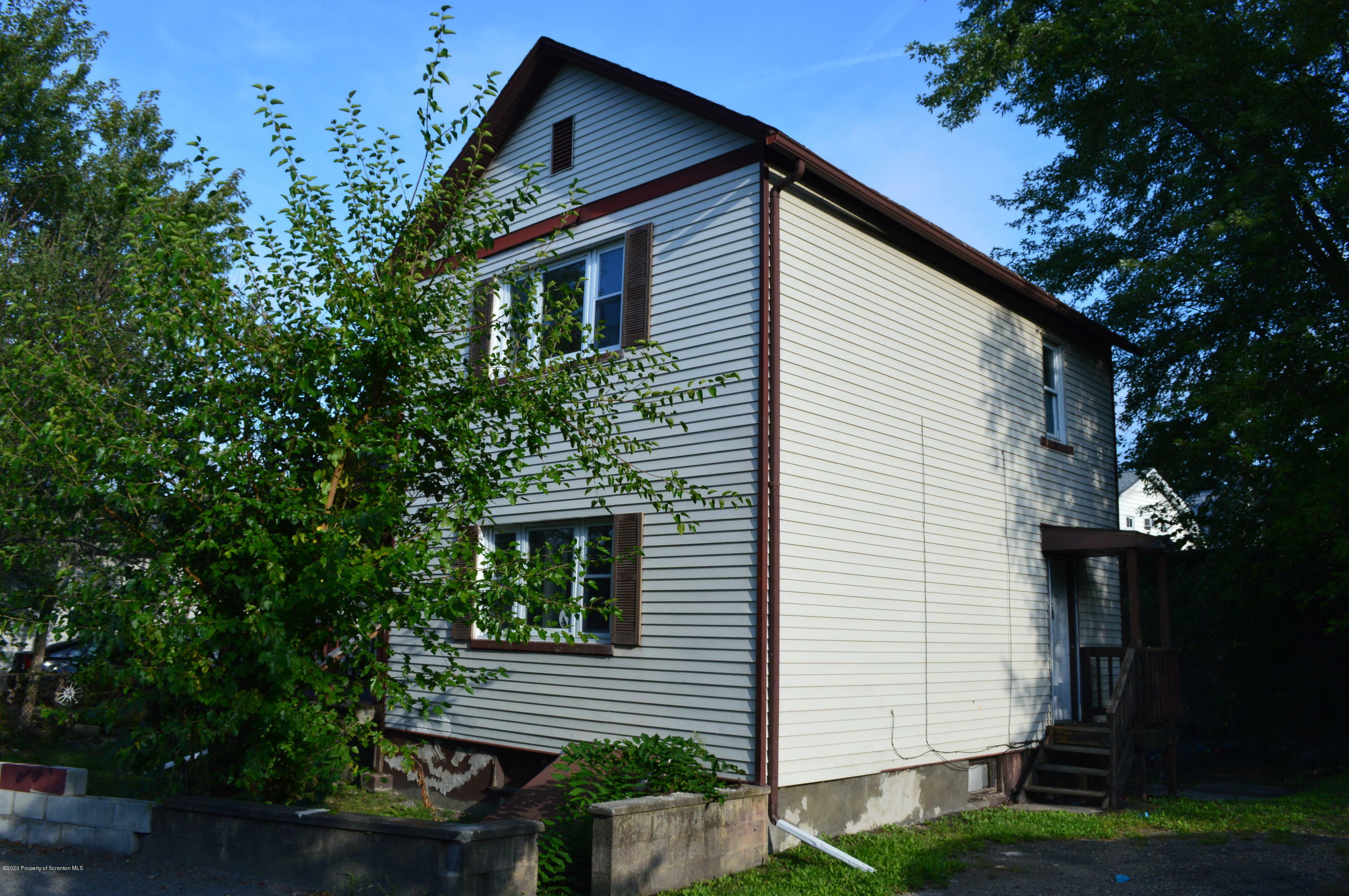 Property Photo:  914 S Rear Main Street  PA 18518 