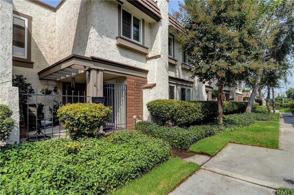 Property Photo:  13965 Chelmsford Walk  CA 92683 