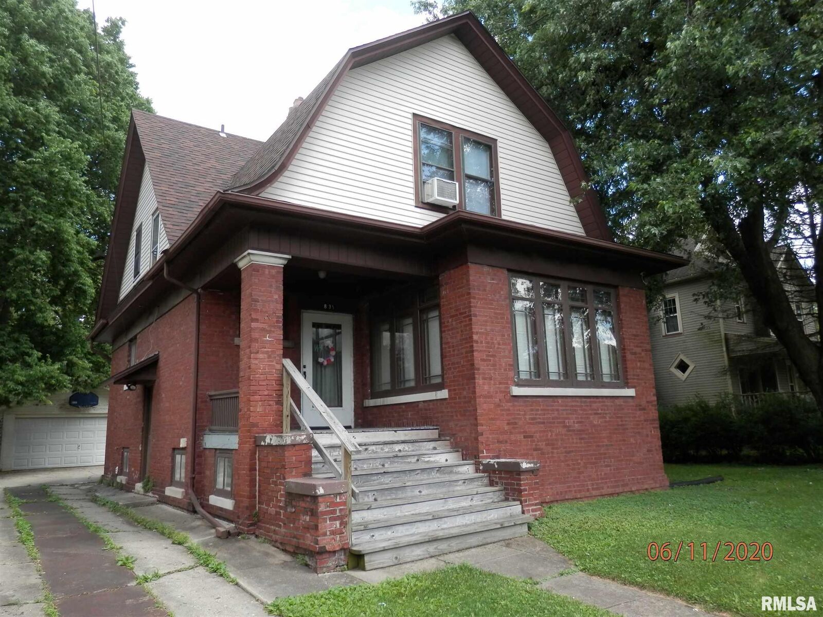 Property Photo: 835 N Cedar IL 61401
