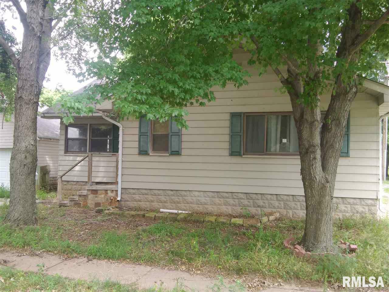 Property Photo:  118 E Clark  IL 62644-0000 