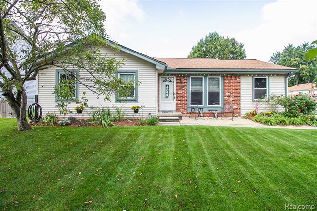 Property Photo:  1120 Hampshire Drive  MI 48188 