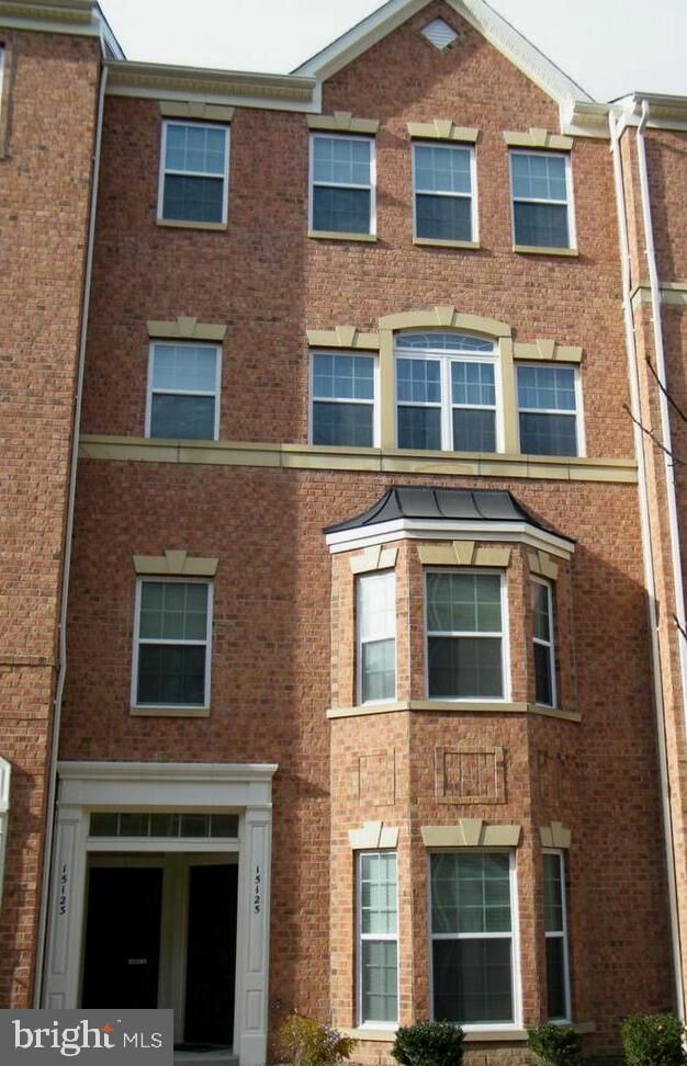Property Photo:  15123 Leicestershire Street 64  VA 22191 