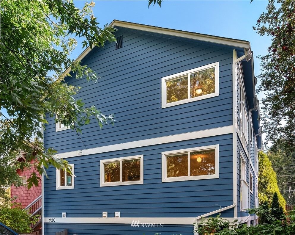 Property Photo:  920 SW Holden Street A  WA 98106 