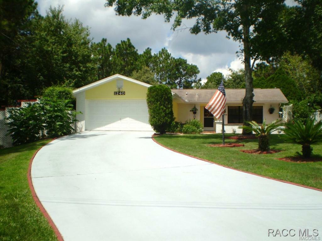 Property Photo:  1240 W Hemlock Drive  FL 34434 