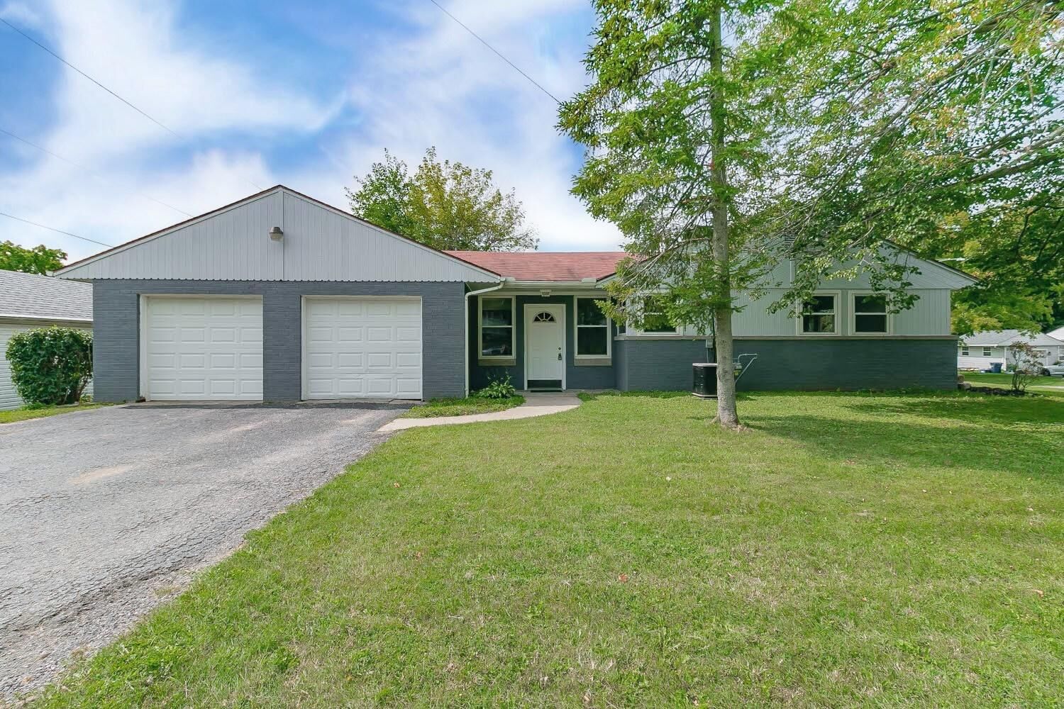 Property Photo:  818 Brookwood Drive  OH 43311 