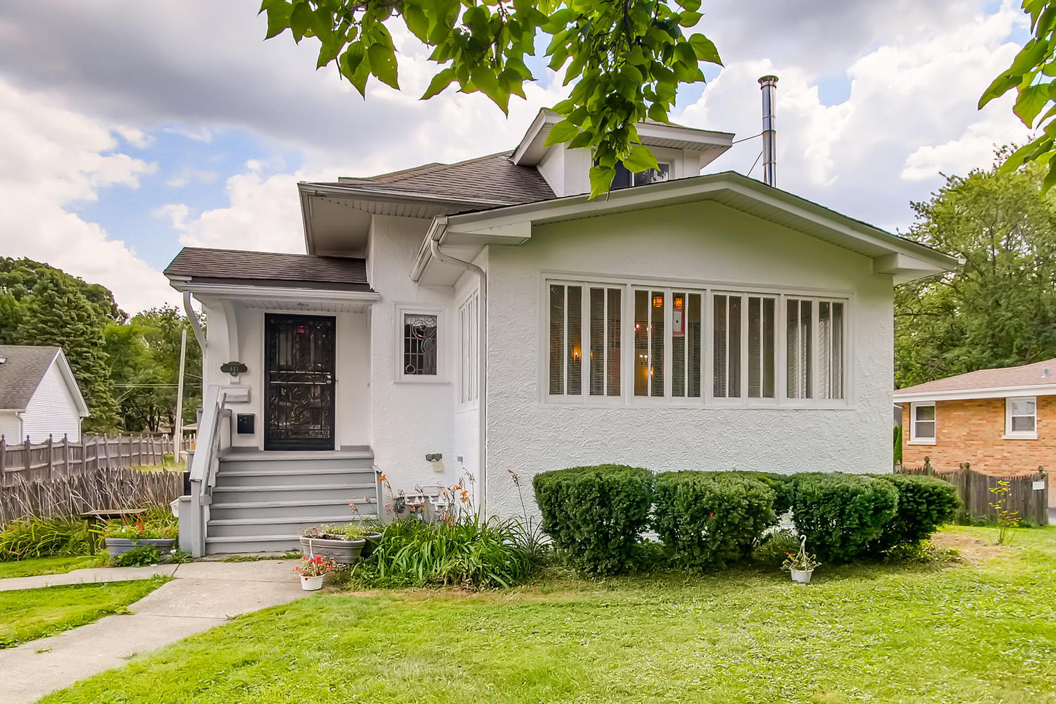Property Photo: 443 South Summit Avenue IL 60181