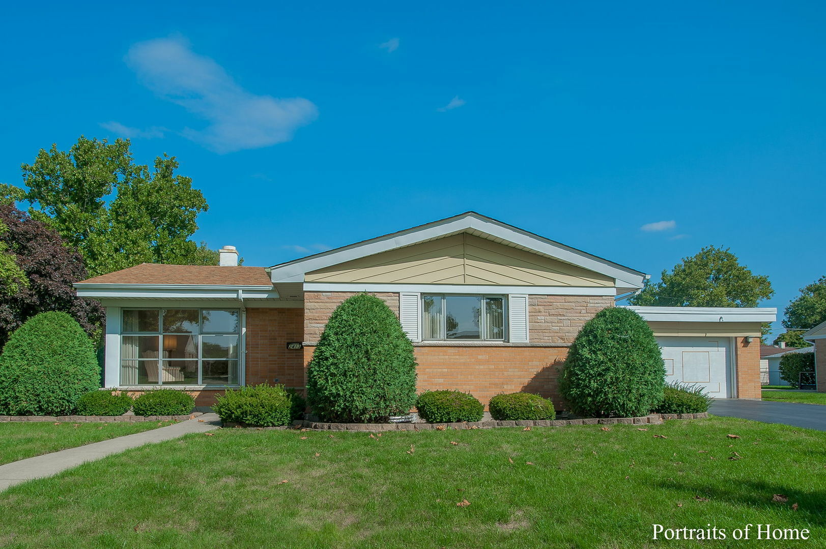 Property Photo:  2413 West Martindale Drive  IL 60154 