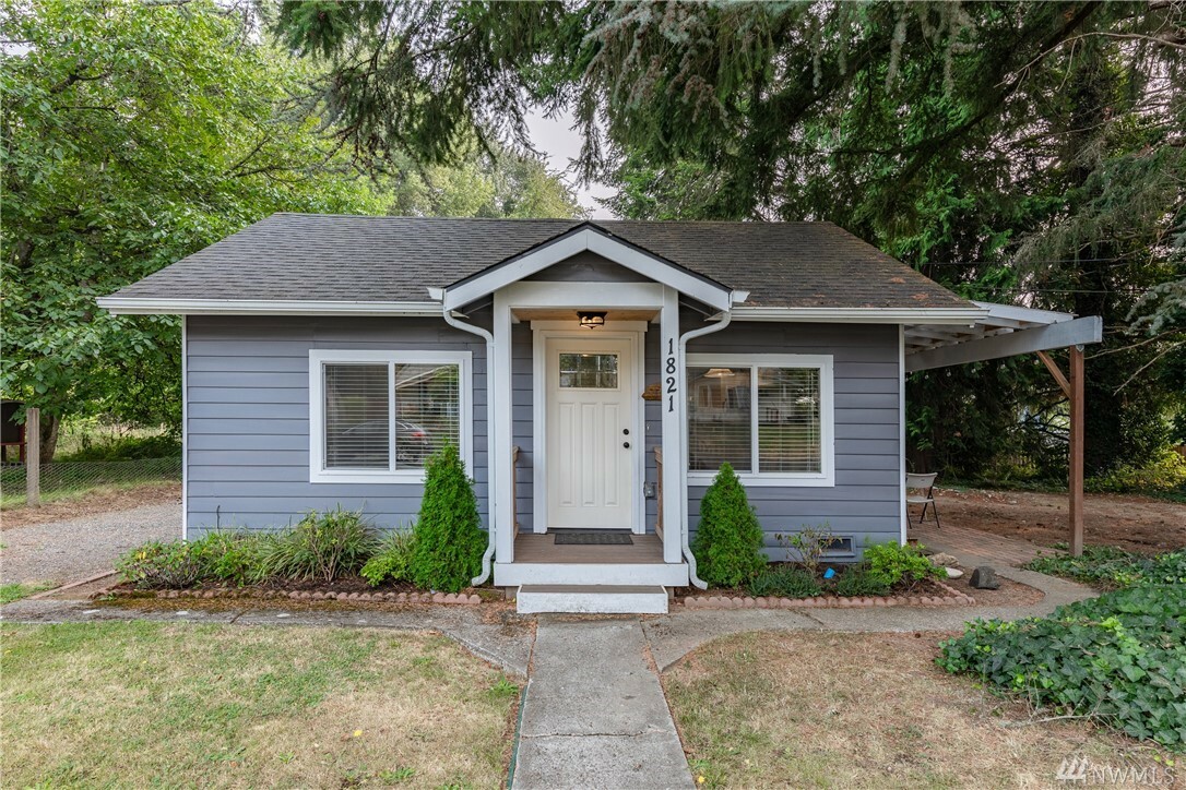 Property Photo:  1821 13th Ave SE  WA 98501 