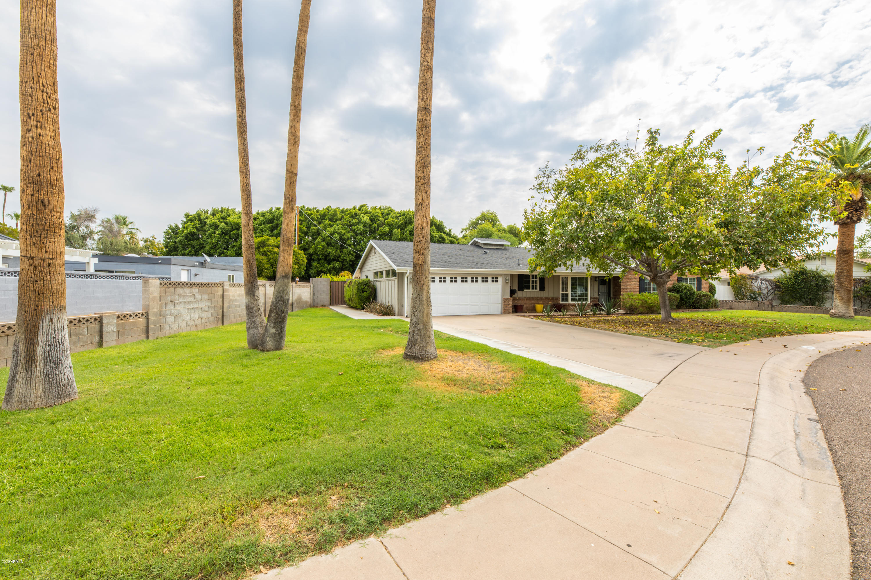 Property Photo: 4831 N 34th Place AZ 85018
