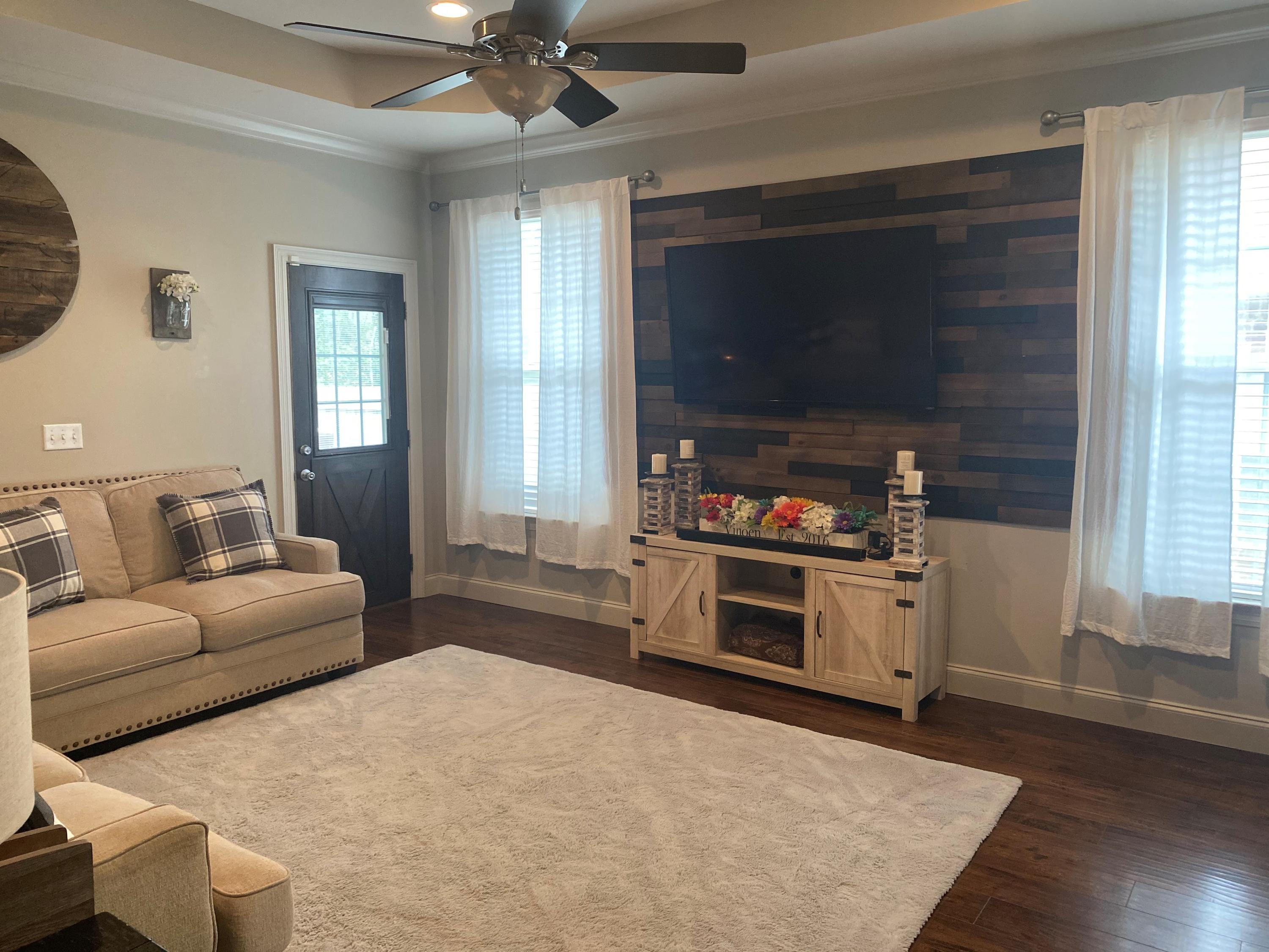 Property Photo:  2118 Bayshore Drive  FL 32578 
