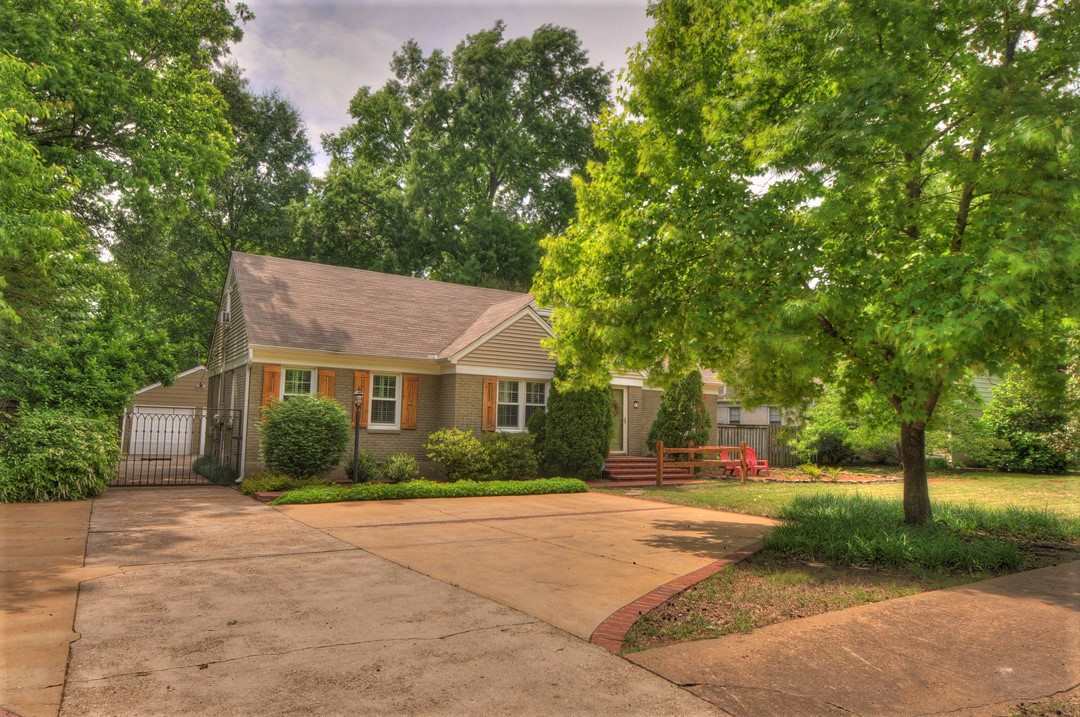 Property Photo:  73 N Goodlett St  TN 38117 