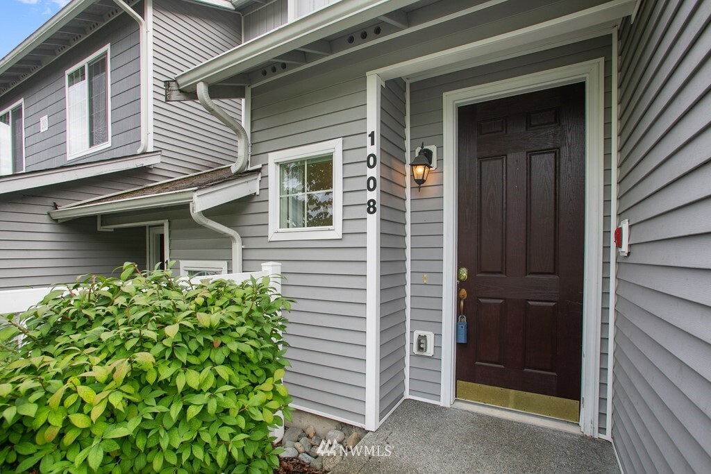 Property Photo:  2951 SE 10th Street 1008  WA 98058 