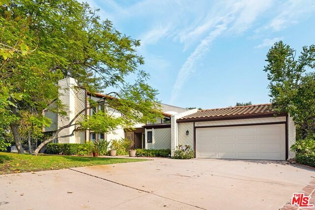 Property Photo:  2511 Almaden Ct  CA 90077 