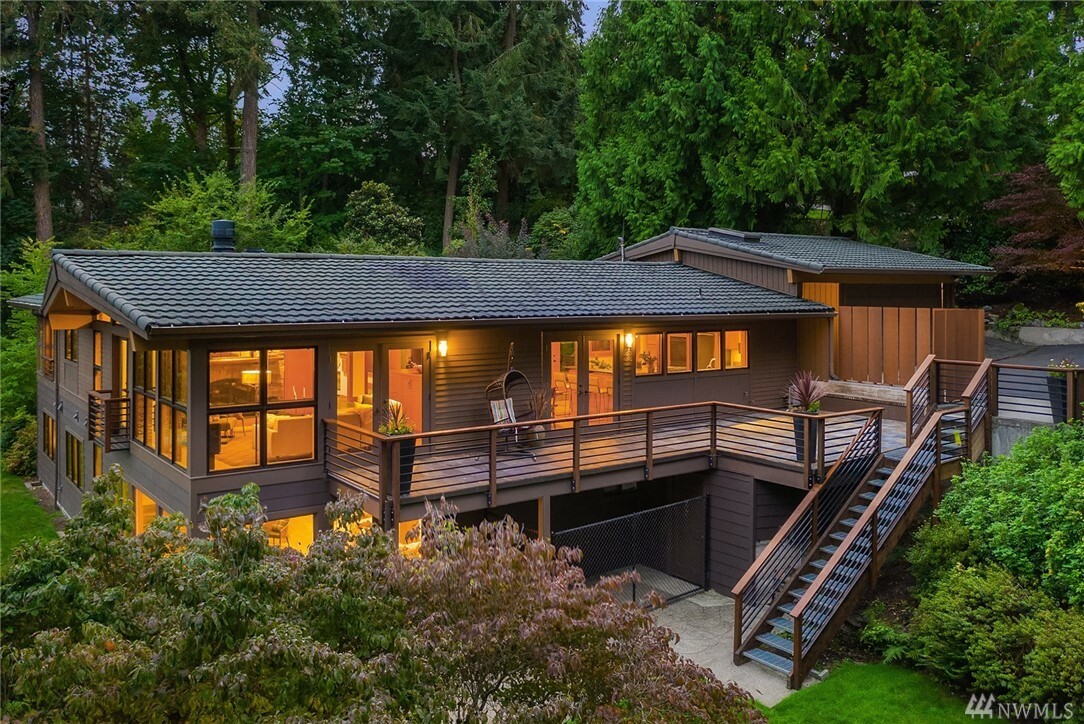 Property Photo:  202 Northside Rd  WA 98004 