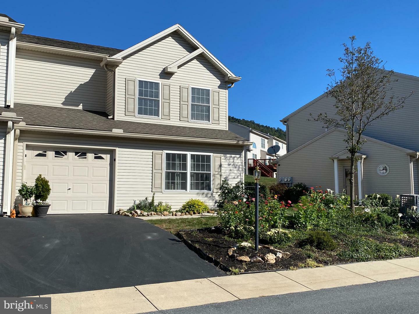 Property Photo: 122 Oaklea Road PA 17110
