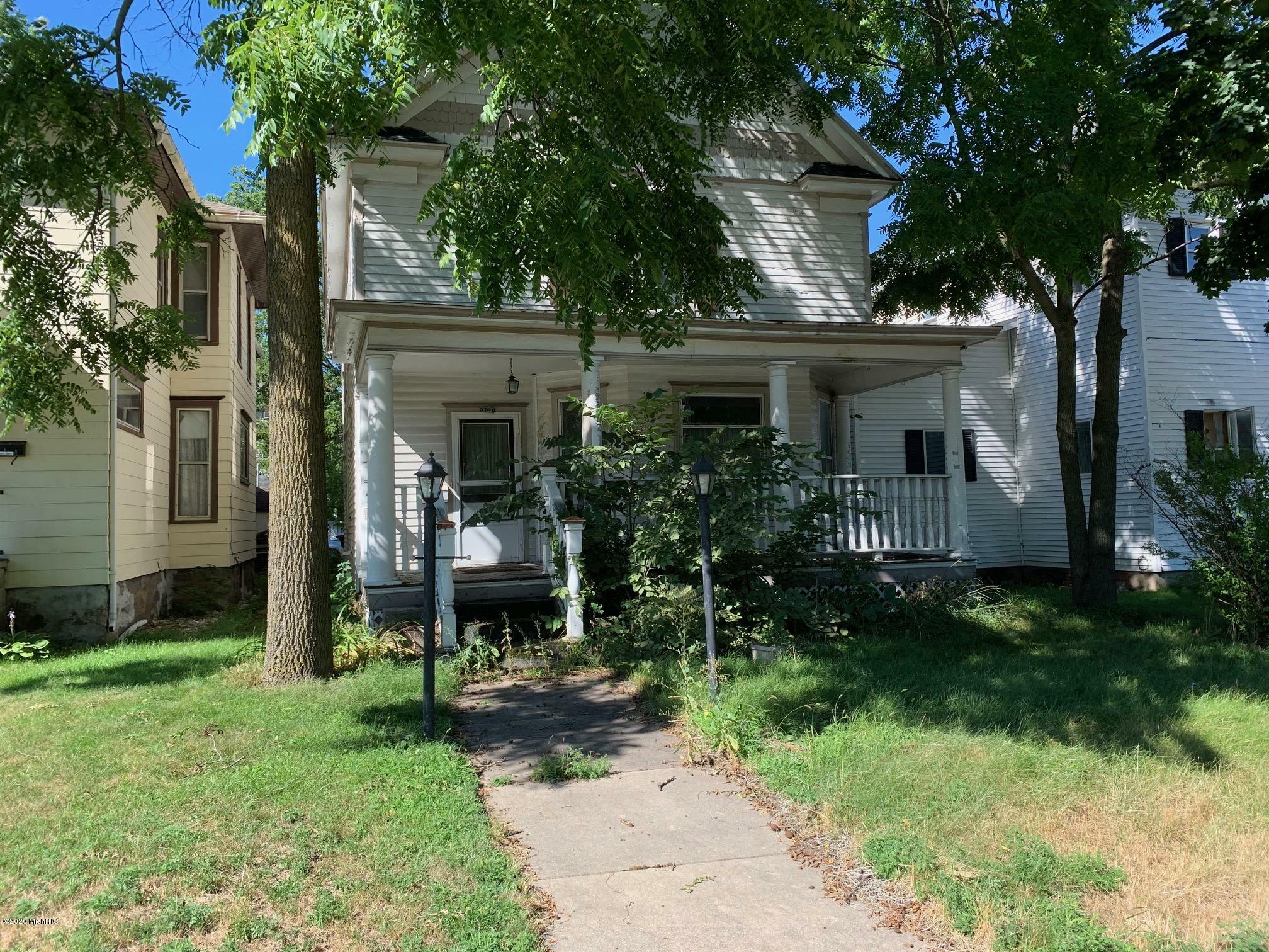 Property Photo:  405 Maple Street  MI 49307 