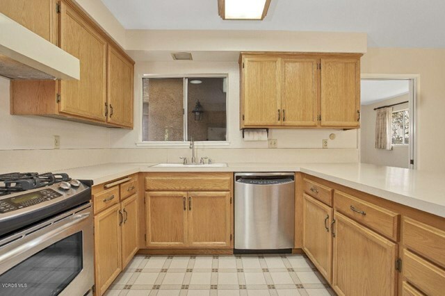 Property Photo:  82 Mount Whitney Court  CA 93003 