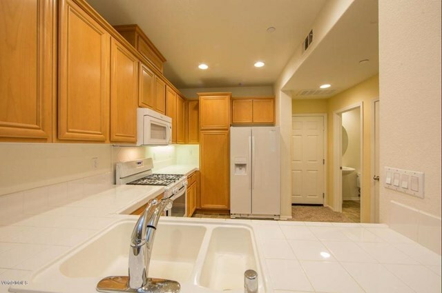 Property Photo:  154 Via Katrina  CA 91320 