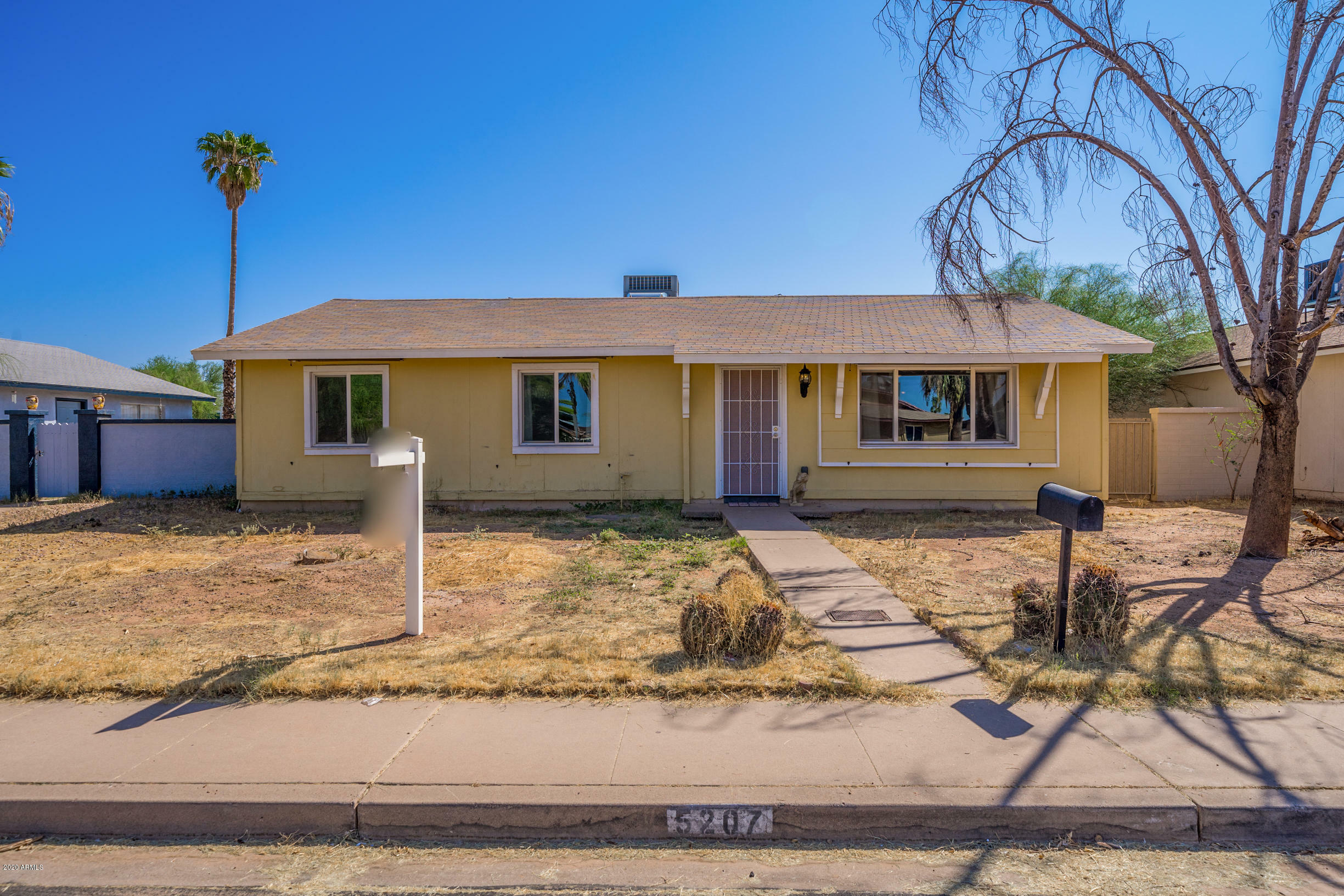 Property Photo:  5207 S 44th Place  AZ 85040 