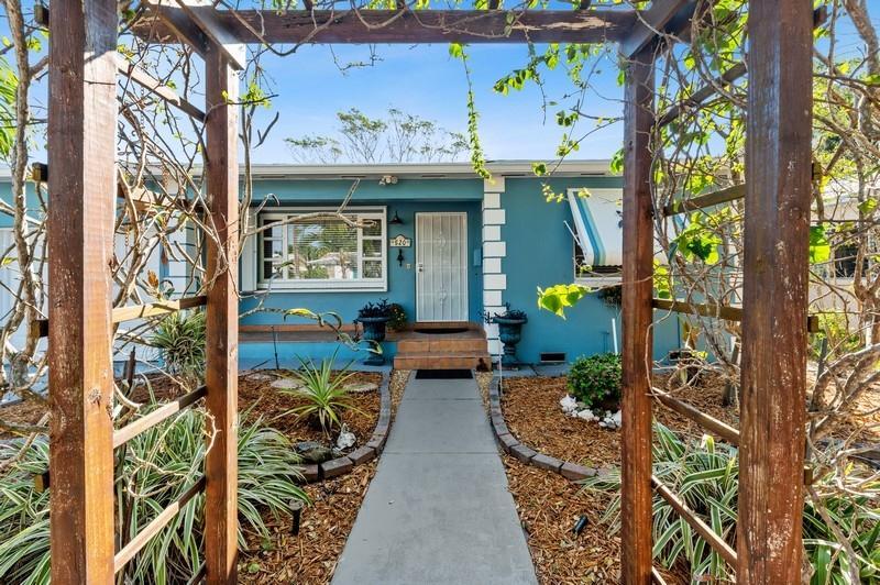 Property Photo:  520 S M Street  FL 33460 