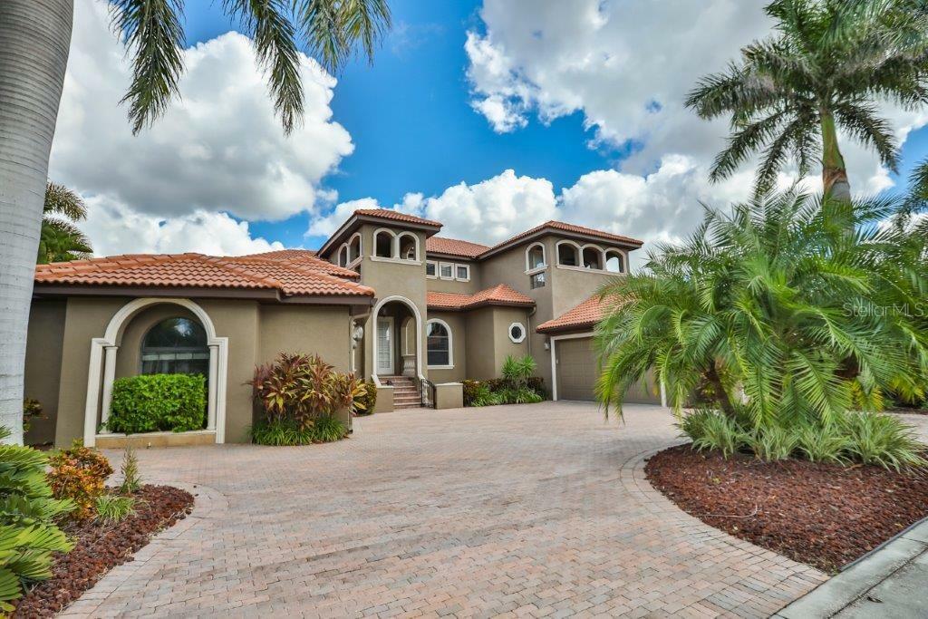 Property Photo:  6418 Rubia Circle  FL 33572 