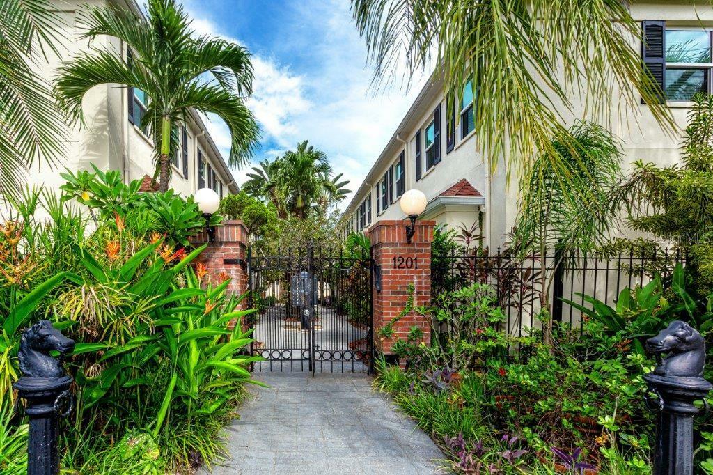 Property Photo:  1201 W Horatio Street 10  FL 33606 