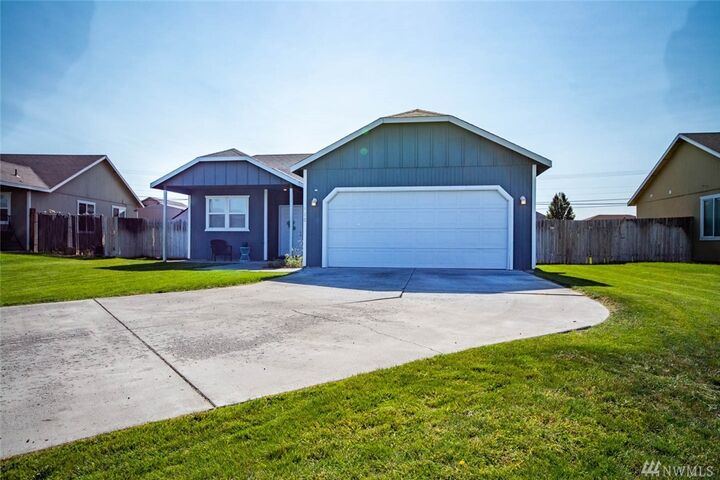 Property Photo:  700 N Rockport Street  WA 98837 