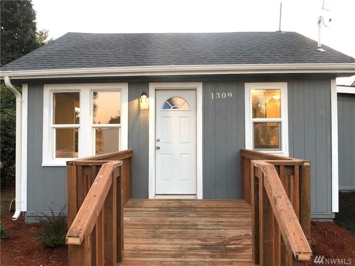 Property Photo:  1309 St Helens St  WA 98531 