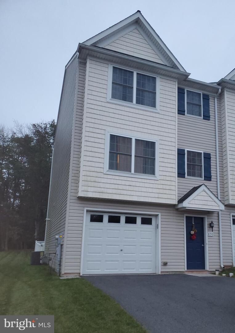 Property Photo:  850 Kentwell Drive  PA 17406 
