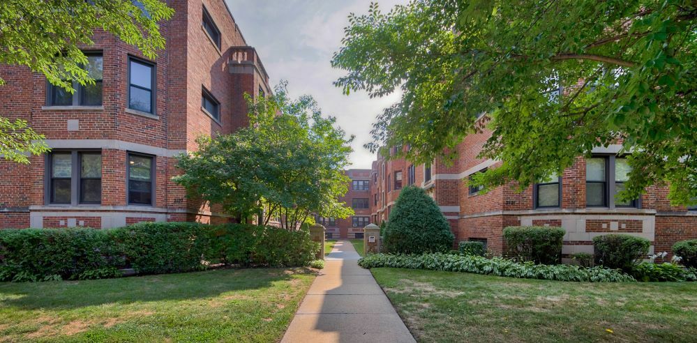 Property Photo: 2123.5 Ridge Avenue 2F IL 60201