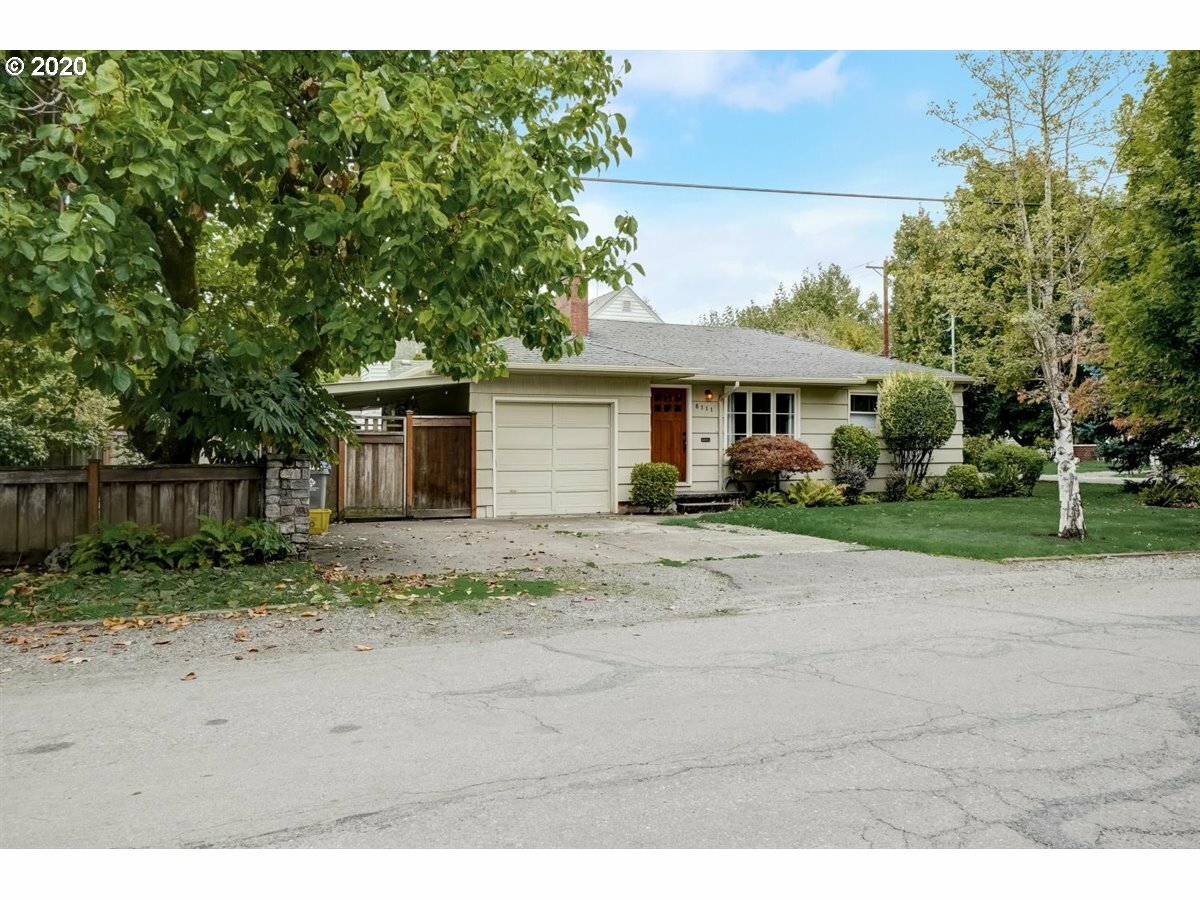 Property Photo: 8111 SE Cesar E Chavez Blvd OR 97202