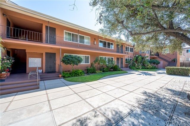 Property Photo:  1030 E 2nd Street 7  CA 90802 