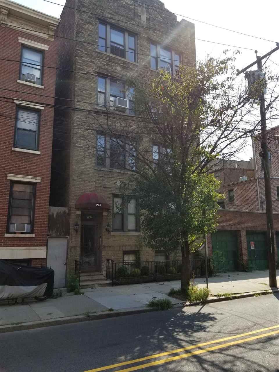 Property Photo: 247 Montgomery St 7 NJ 07302